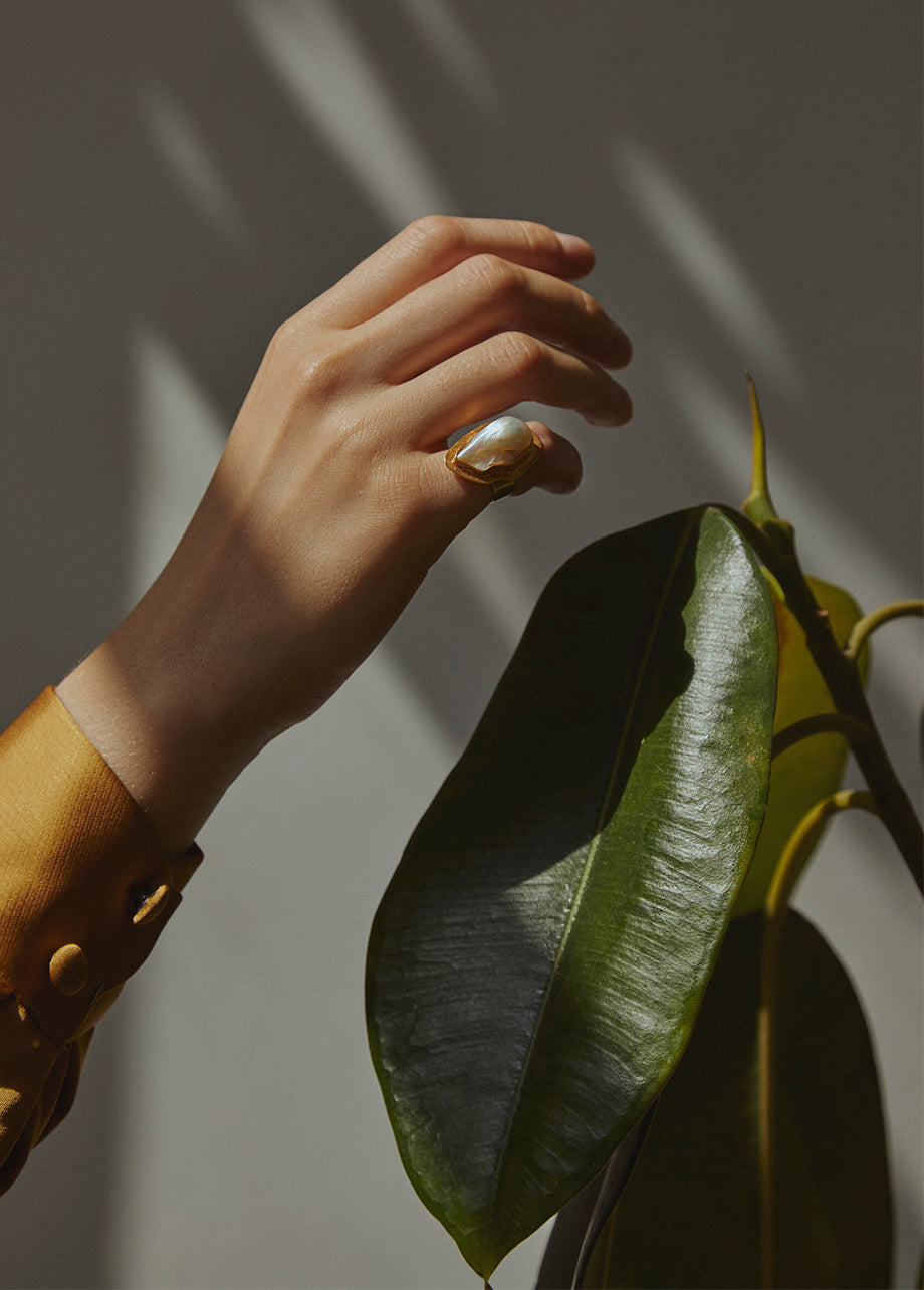 VERTICAL PEARLETTE RING