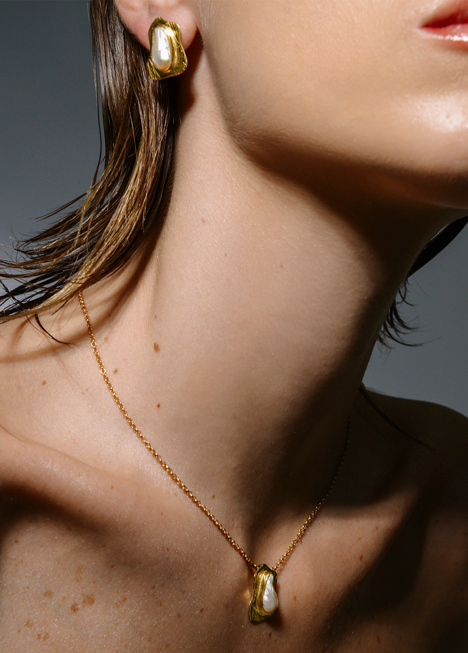 PETITE PEARL NECKLACE