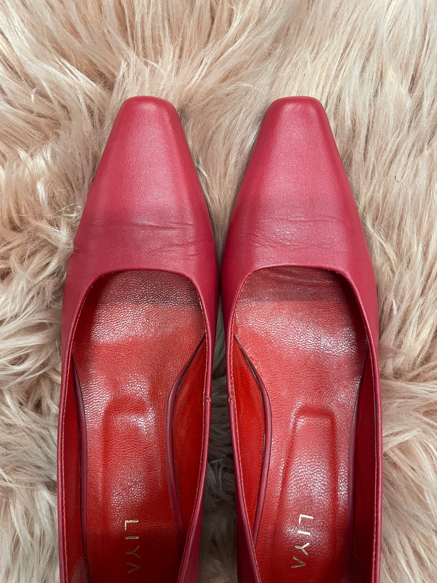 RED SHOES