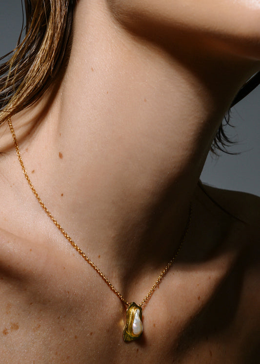 PETITE PEARL NECKLACE