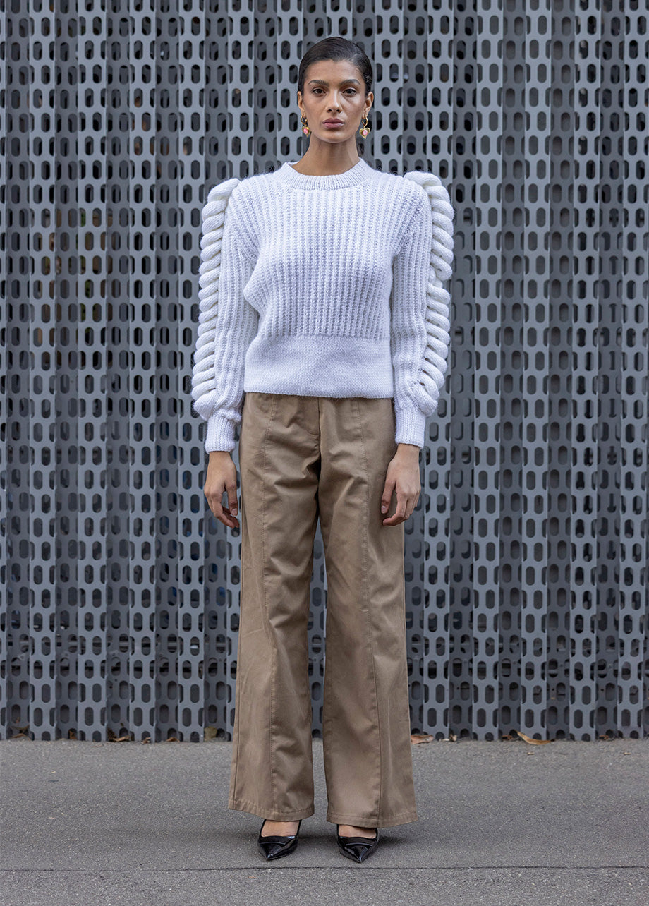TURTLENECK WHITE SWEATER