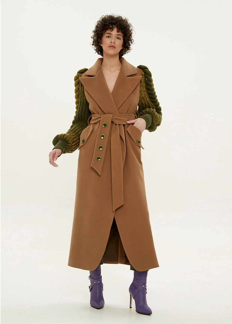 COAT WITH KNITTED SLEEVES