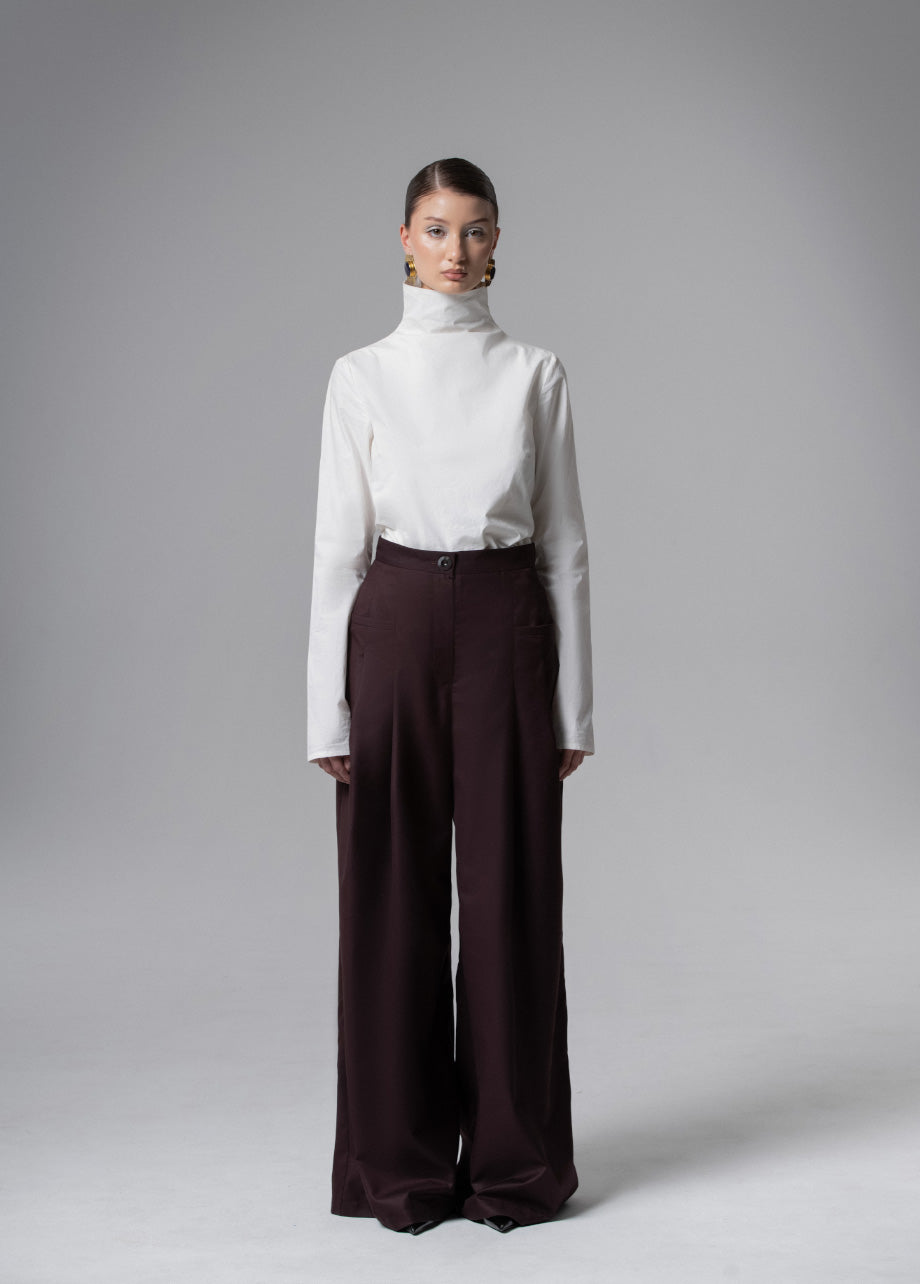 MINIMALIST TURTLENECK TOP